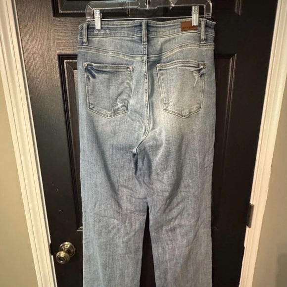 Judy Blue 9/29 Light Wash Straight Leg Jeans - Picture 3 of 4